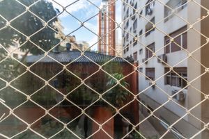 Image 11 - 879356