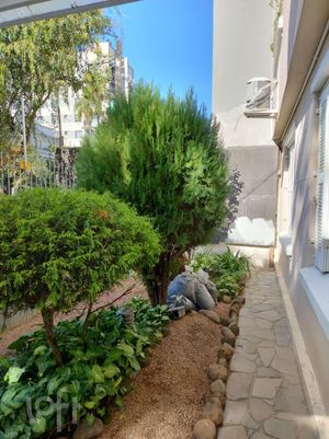 Image 21 - 879359