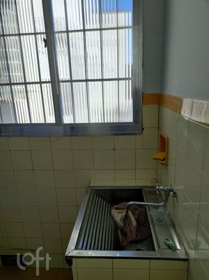 Image 11 - 879359