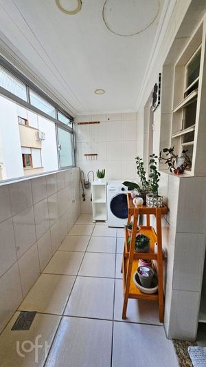 Image 6 - 879363