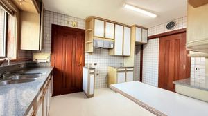 Image 18 - 879365