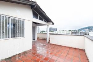 Image 4 - 879367