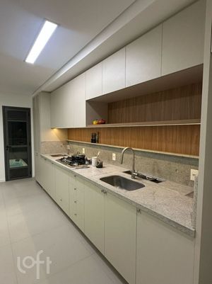 Image 12 - 879376