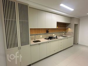 Image 5 - 879376