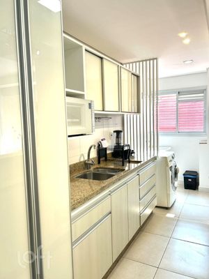 Image 7 - 879382