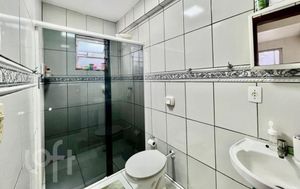 Image 19 - 879387