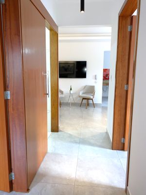 Image 21 - 879445