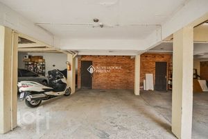Image 31 - 879447