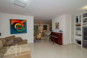 Image 10 - 879454