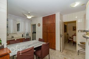 Image 37 - 879454