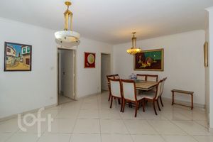 Image 4 - 879454