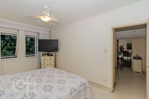 Image 17 - 879454