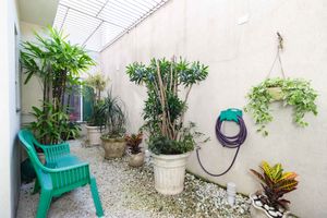 Image 33 - 879456
