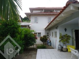 Image 12 - 879458