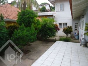 Image 11 - 879458