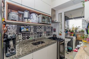 Image 4 - 879459