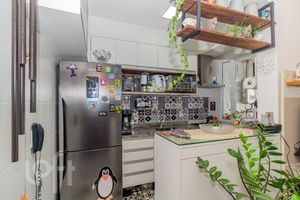 Image 3 - 879459