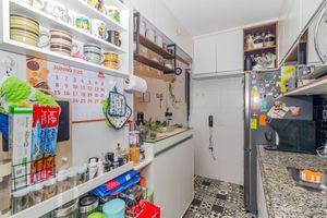 Image 6 - 879459