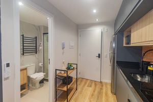 Image 11 - 879461