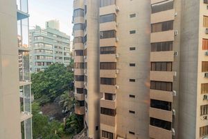 Image 6 - 879461