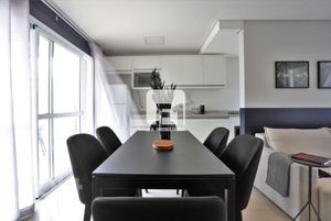 Image 7 - 879465
