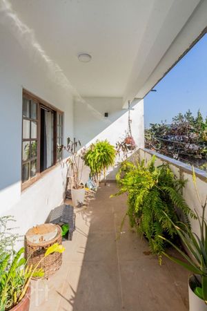 Image 17 - 879471