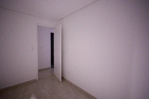 Image 9 - 879475