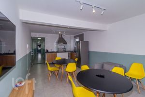 Image 18 - 879478