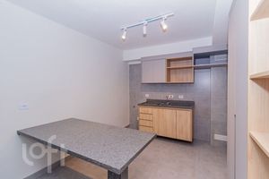 Image 22 - 879480