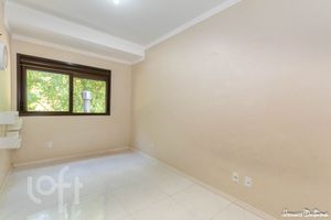 Image 18 - 879500