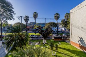 Image 8 - 879502
