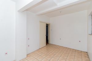 Image 21 - 879502
