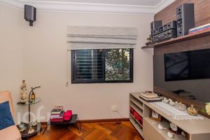 Image 10 - 879513