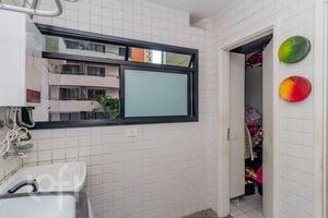 Image 32 - 879513