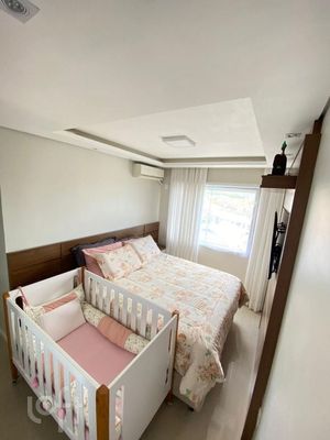 Image 11 - 879519