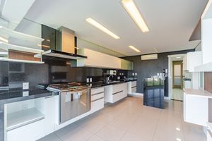 Image 14 - 879522