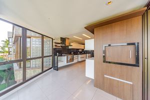 Image 11 - 879522