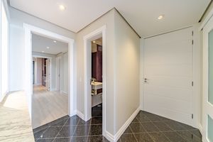 Image 16 - 879522