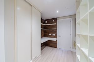 Image 19 - 879522