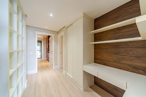 Image 18 - 879522