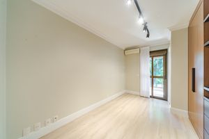 Image 21 - 879522