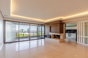 Image 1 - 879522