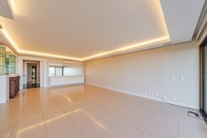 Image 9 - 879522