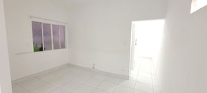 Image 11 - 879531