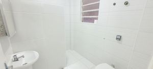 Image 4 - 879531