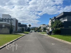 Image 34 - 879535