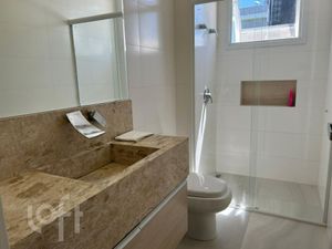 Image 19 - 879535