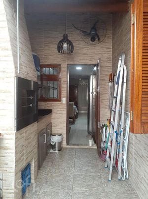 Image 11 - 879537