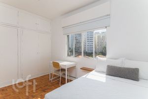 Image 13 - 879543