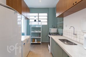 Image 6 - 879543
